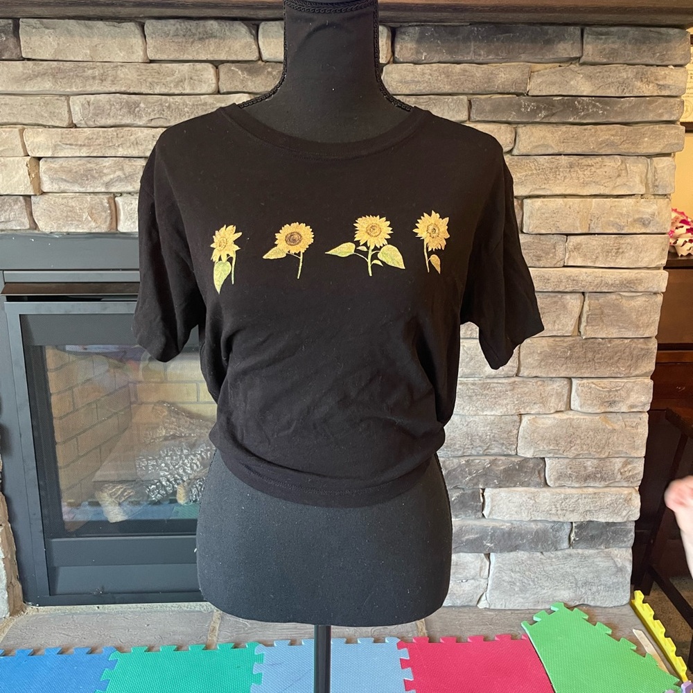 NWOT Garage Black Sunflower Graphic Women's Top